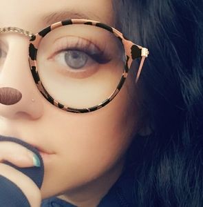 Meet your Posher, Crystal